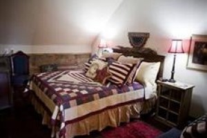 1818 Main Street Bed and Breakfast Image