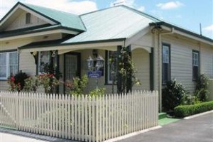 AAA - Ye Olde Post Office Cottage - Smithton Image