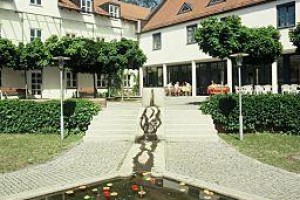 Akademie Schönbrunn Gästehaus St. Klara Markt Indersdorf voted  best hotel in Markt Indersdorf