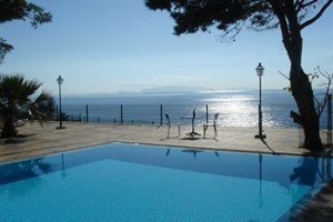 Albatroz Beach & Yacht Club voted  best hotel in Santa Cruz 