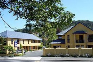 Alhambra Oaks Motor Lodge Image