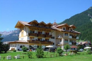 Alpenhotel Panorama Mazzin Image