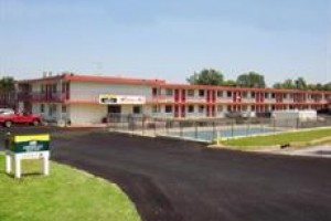 America's Best Inn Moline Image