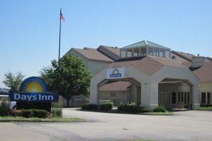 Days Inn & Suites St. Louis Westport Image