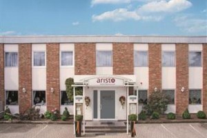 Aristo Hotel Restaurant Image