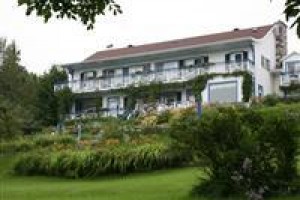 Auberge Fleurs de Lune voted 3rd best hotel in La Malbaie