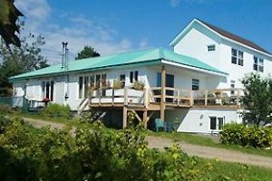 Aux Jardins de L'Anse voted 5th best hotel in Perce