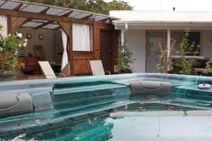 Bateau Beach House Image