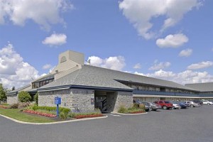 Baymont Inn & Suites Columbus Airport Image