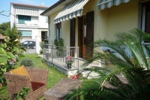 B&B Lucky House Image