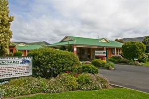 Beachcomber Motel and Apartments Image