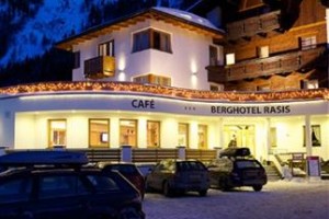 Berghotel Rasis Image