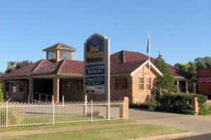 BEST WESTERN All Settlers Motor Inn Image