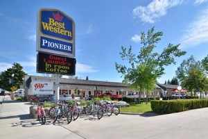 Best Western Pioneer Court Hotel Lusk Image
