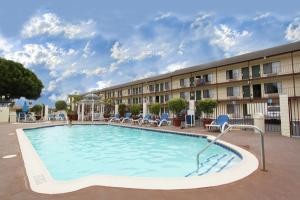 Best Western Regency Inn Huntington Beach Image