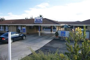BEST WESTERN Top of the Town Motel Image