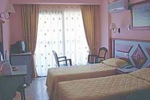Bonjour Hotel and Apartments Image