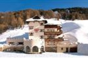 Burghotel Alpengluhn Image