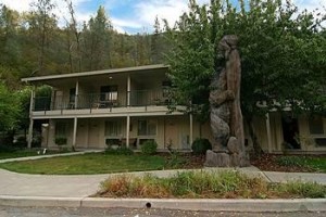 Cedar Lodge El Portal Image