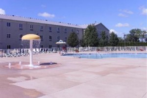 Cedar Points Breakers Express Hotel Sandusky Image