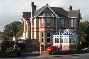 Chimneys Bed & Breakfast Exeter Image