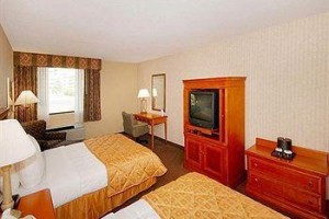 Ramada Dallas North Hotel and Conference Center Image