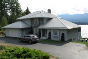 Cleft In The Rock voted  best hotel in Denman Island