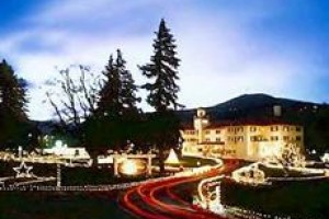 Columbia Gorge Hotel voted  best hotel in Hood River
