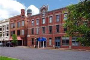 Comfort Inn Warren (Ohio) voted 2nd best hotel in Warren 