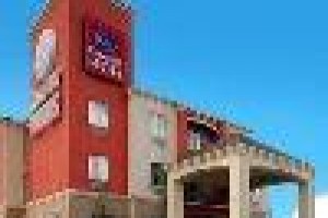 Comfort Suites North IH 35 Image