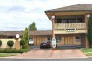 Cousins Motor Inn Image