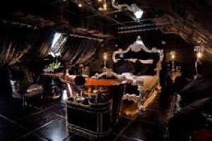 Crazy Bear Beaconsfield Image