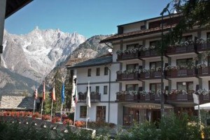 Hotel Cresta et Duc voted 4th best hotel in Courmayeur