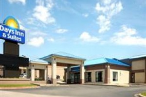 Days Inn And Suites Airport Moline Image