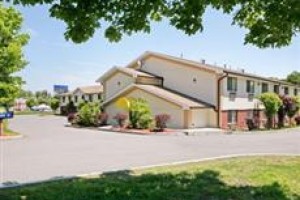 Days Inn Greenfield Image