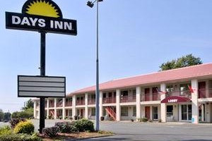 Days Inn Oswego voted 2nd best hotel in Oswego 