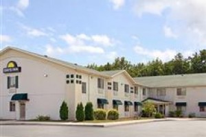 Days Inn Toledo Airport voted  best hotel in Swanton