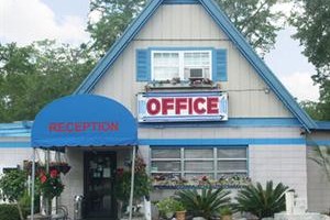 Deerwood Inn Motel & Resort Image