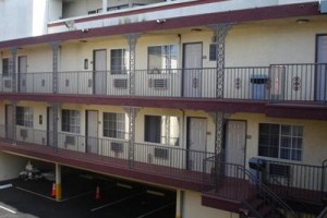 Deluxe Inn Hawthorne Image