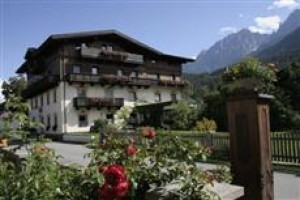 Der Dolomitenhof voted  best hotel in Tristach