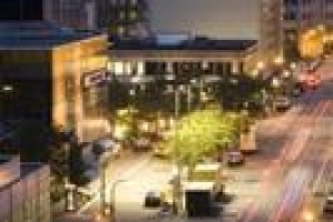 Doubletree Guest Suites Minneapolis Image