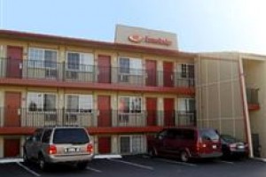 Econo Lodge East Port Image