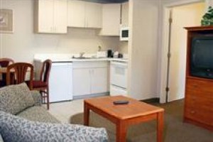 Econo Lodge Inn and Suites Overland Park Image