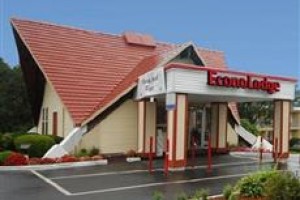 Econo Lodge Inn & Suites Westfield Image