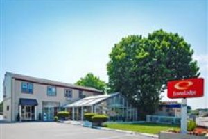 Econo Lodge West Yarmouth Image