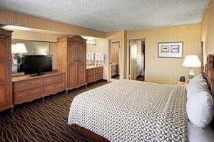 Embassy Suites Phoenix Airport at 24th Street Image
