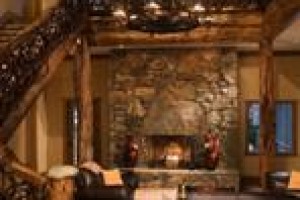 The Esmeralda Inn voted  best hotel in Lake Lure