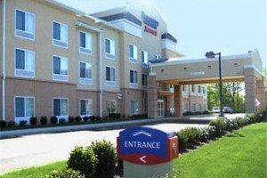 Fairfield Inn and Suites Edison Image