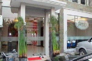 Family Guest House Surabaya Image