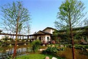 Flower House Bed & Breakfast Dongshan Image